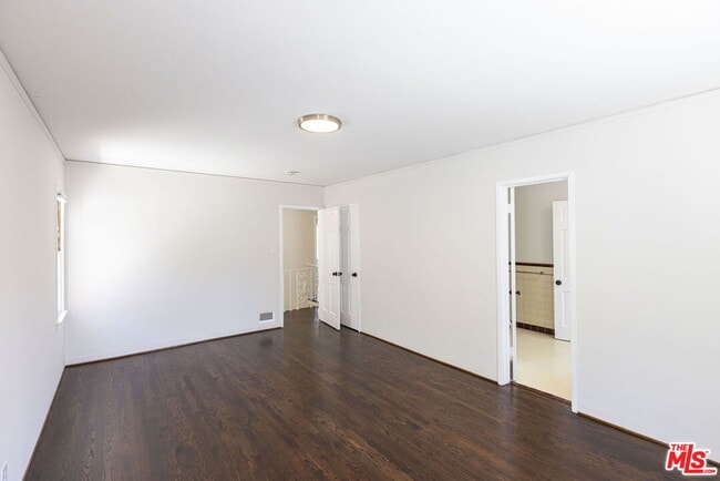 Building Photo - 2547 Canyon Dr