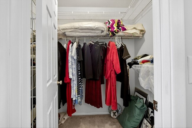 Building Photo - Creekside 1st floor unit Showing Saturday 2/7 10am-10:15am