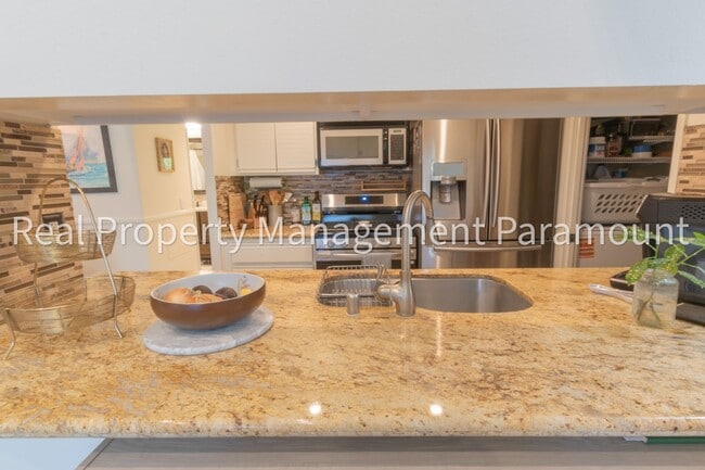 Building Photo - Spectacular 2 Bedroom, 2 Bath Condo with L...