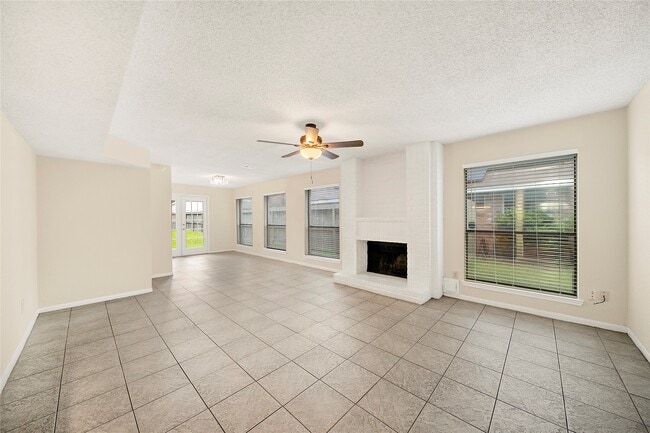 Building Photo - 2206 Greencove Ln