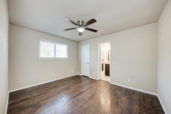 Building Photo - 1502 Sagebrush Dr