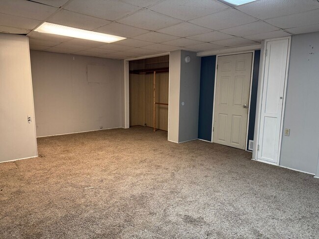 Building Photo - 4 Bedroom 2 Bath - North Fargo