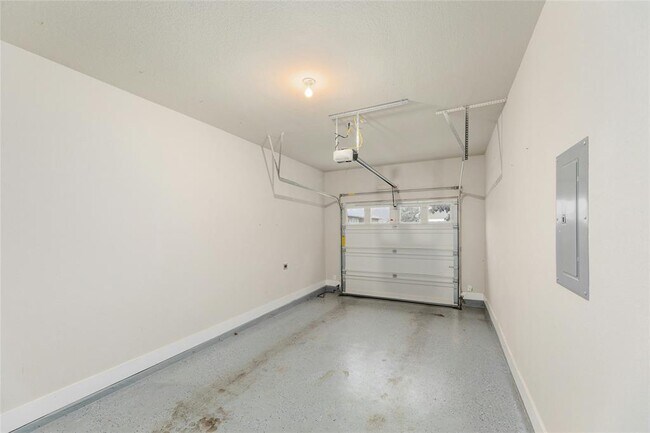 Building Photo - 11108 Railway Ln