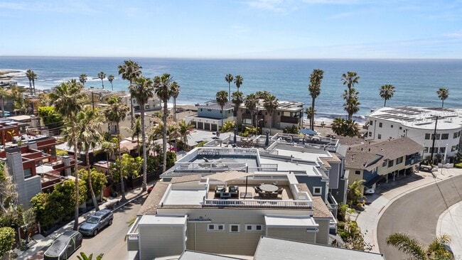 Building Photo - 298 Playa Del Sur St