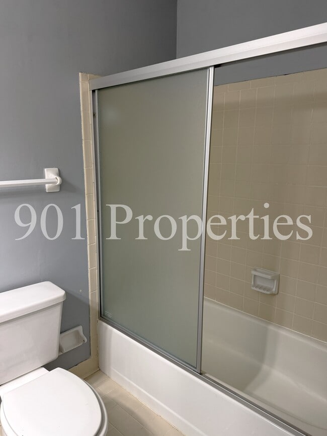 Building Photo - 383 Harts Way Dr