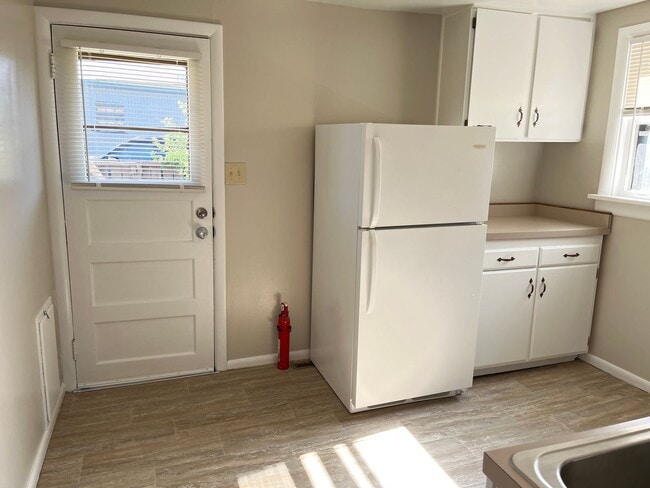 Building Photo - Two Bedroom Home, Detached Garage