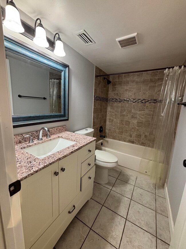 Building Photo - 13771 Oneida Dr