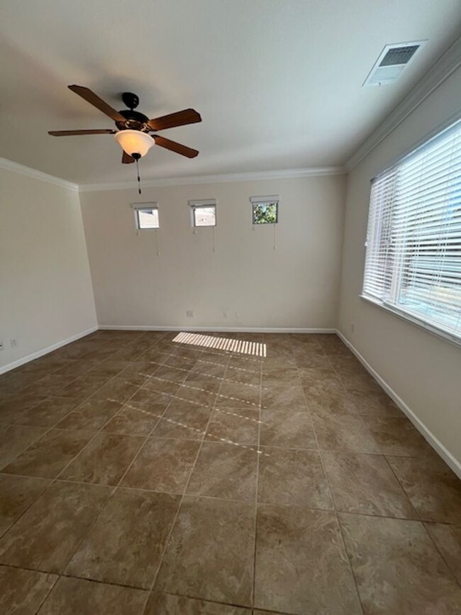 Building Photo - 4 Bedroom Home in Gated Community With Sho...