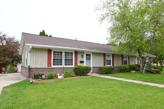 Primary Photo - 1117-1119 Green Tree Rd.