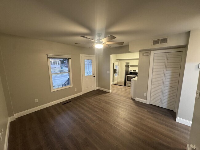 Building Photo - 100-102 S Lewis St