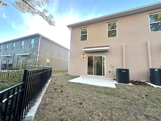 Building Photo - 2933 Canary Ave