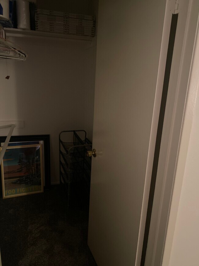 Building Photo - 13730 Mindora Ave