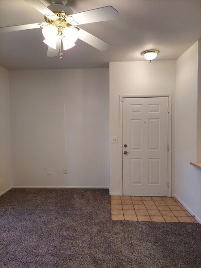Building Photo - Excellent 2 bed 2 ba in a gated community