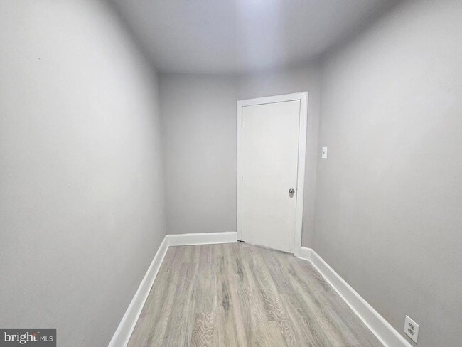 Building Photo - 2642 S 67th St