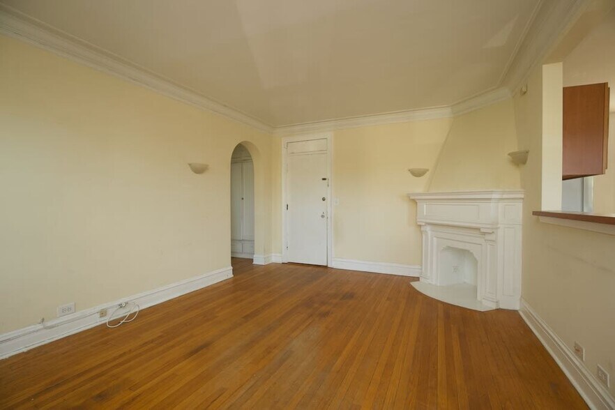 Building Photo - 808 Green Bay Rd