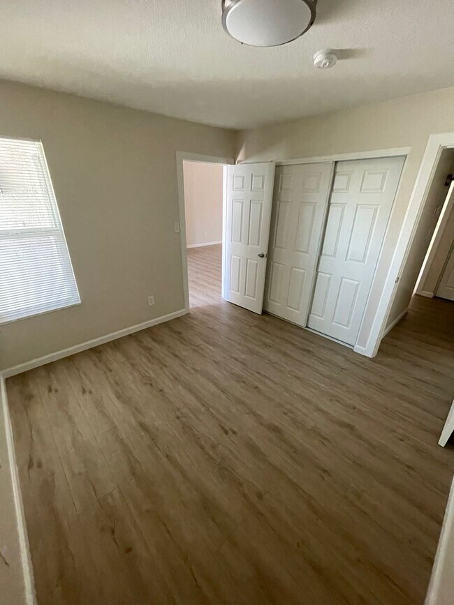 Building Photo - Fully Remodeled 3 Bedroom 2 Bathroom Town-...