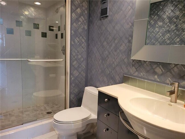Building Photo - 20281 E Country Club Dr