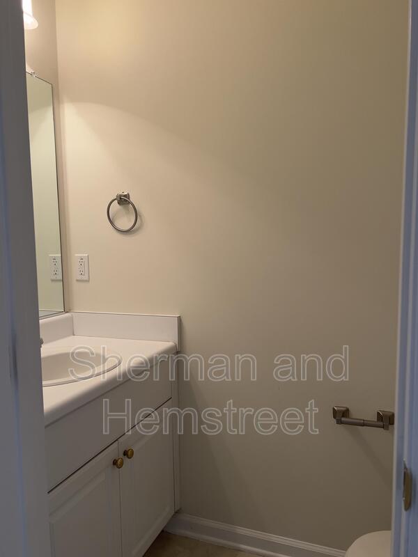 Building Photo - 3404 Thames Pl