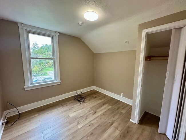 Building Photo - 102 Ivy St