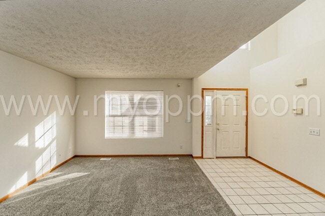 Building Photo - Bright and Spacious 4 Bedroom Home | Bellevue