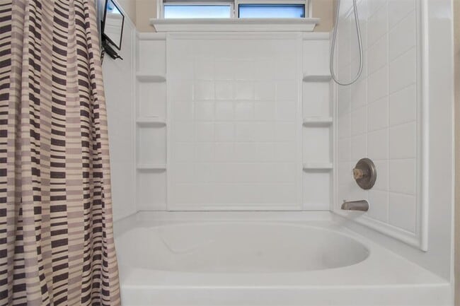 Building Photo - 18205 Topsail St