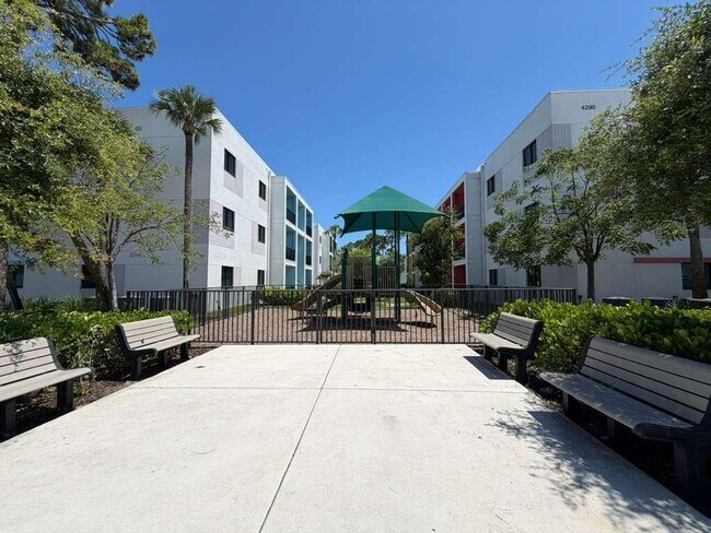 Building Photo - 4260 Lakewood Rd
