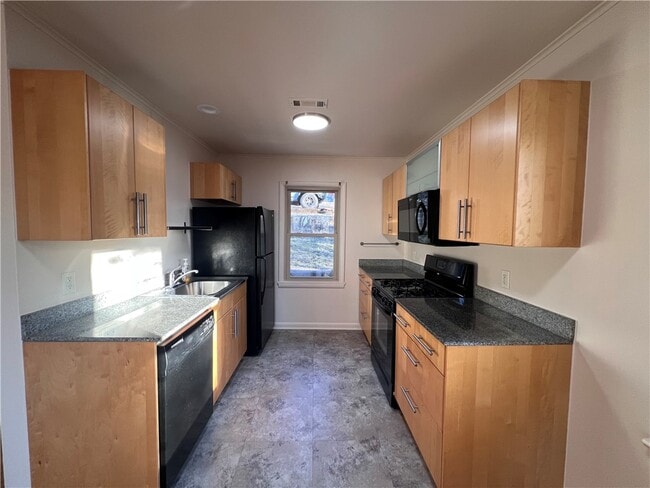 Building Photo - 921 E Rodgers Dr
