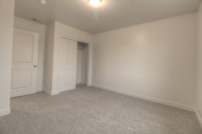 Building Photo - 3 Bedroom 2.5 Bathroom Payson Utah