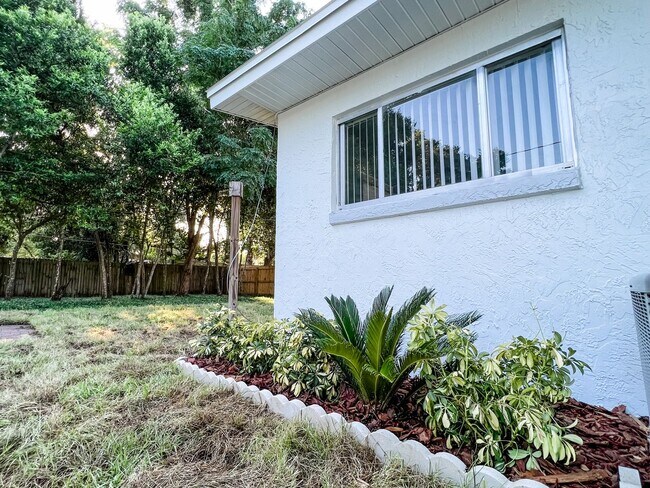 Building Photo - Wonderful 3/1 Home In Audubon Park! Must See!
