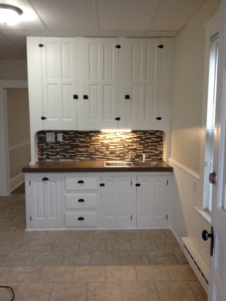 Building Photo - 144 E 5th St