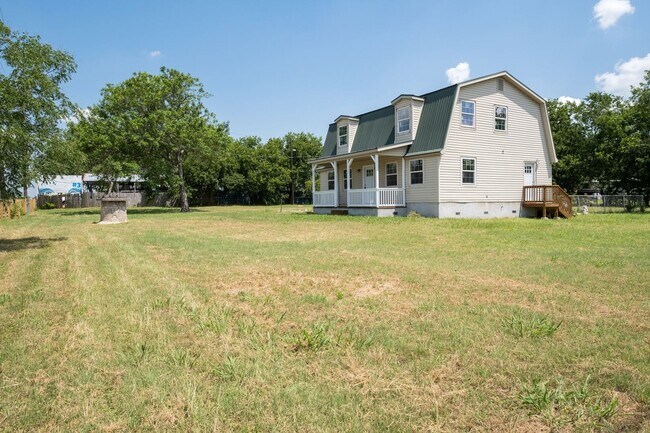 Building Photo - Your Dream Farmhouse Awaits in Elroy