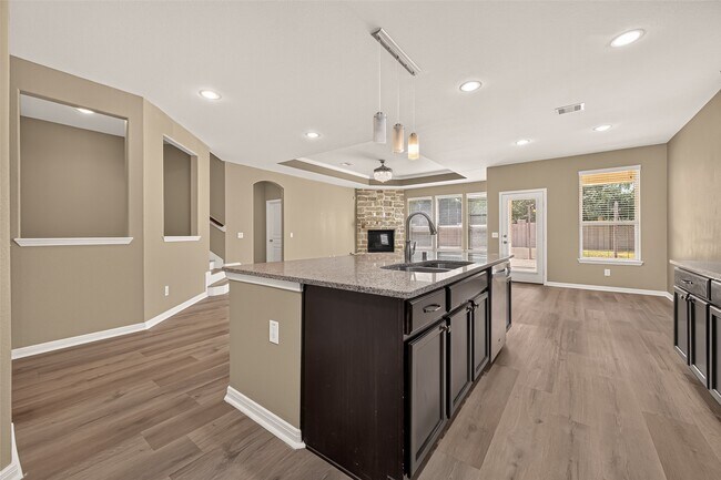 Building Photo - 15711 Huddleston Dr