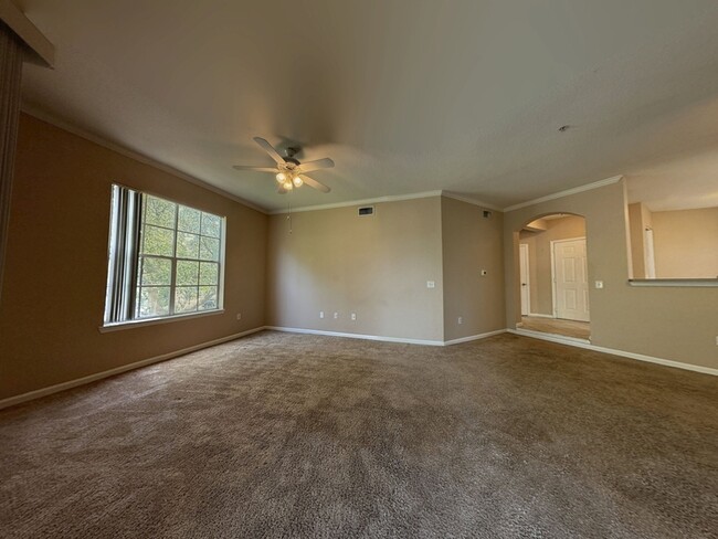 Building Photo - 9301 Crescent Loop Cir