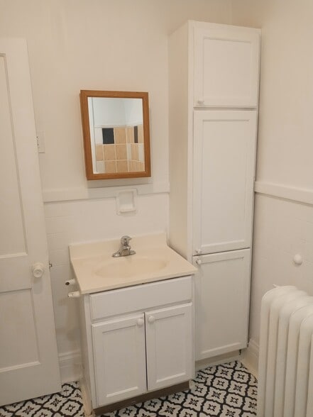 Building Photo - 1210 Erie St