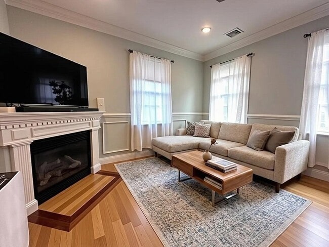 Building Photo - 6 Wyman St