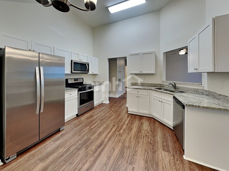 Building Photo - 375 Ermines Way