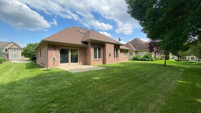 Building Photo - 5665 Stone Lake Dr