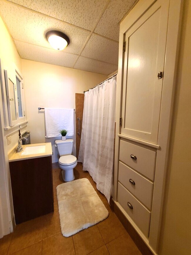 Building Photo - 2230 W Pacific Ave