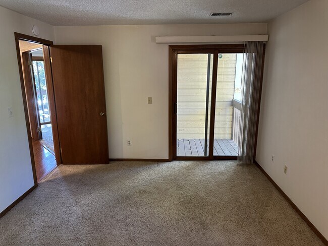Building Photo - 2960 Shadow Creek Dr