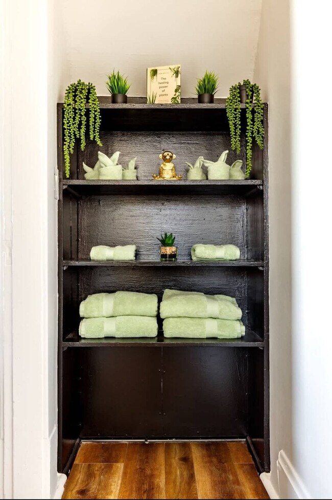 Building Photo - 575 1/2 City Park Avenue-SI ID1265608P