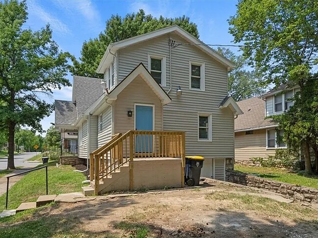 Building Photo - Stunning and Spacious 5BR 2BA Home in Kansas City