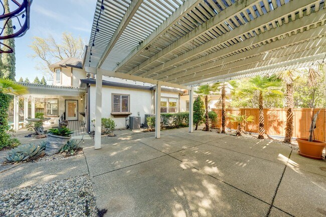 Building Photo - Luxury Custom Home in Folsom with Pool, 3-Car Garage & 4,300+ Sq Ft!