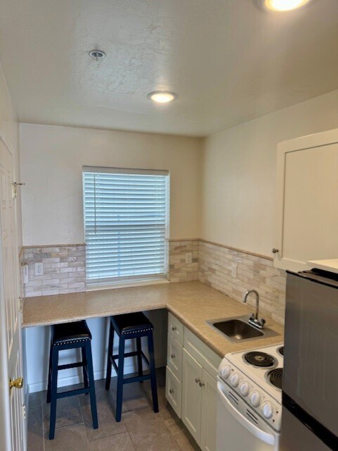 Building Photo - 1105 S State St