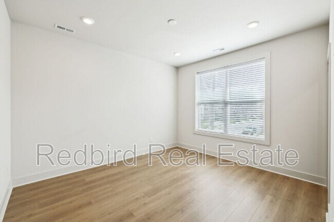 Building Photo - 2109 23rd Ave N