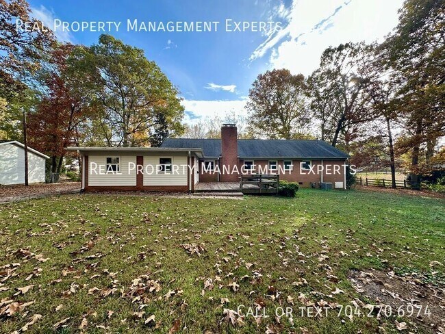 Building Photo - 4237 Rocky River Rd