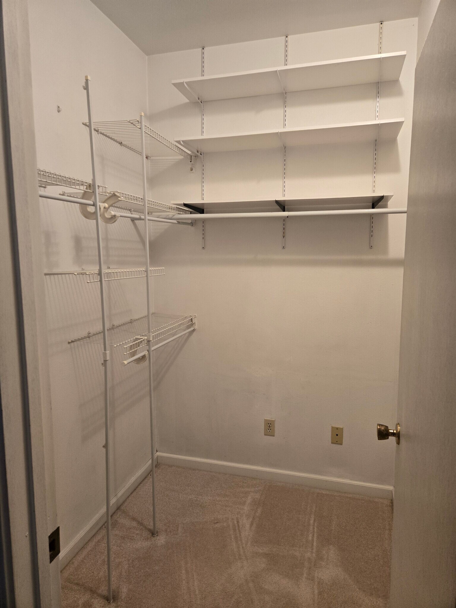 Building Photo - 616 Laurel Dr