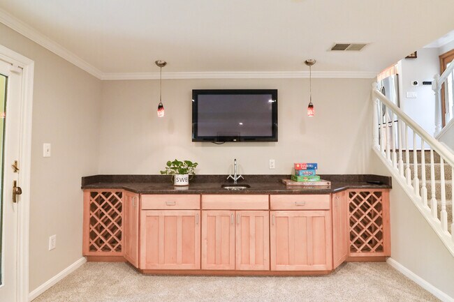 Building Photo - 9633 Cinnamon Creek Dr
