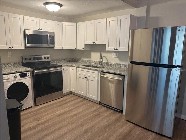 Building Photo - 6519 W Newberry Rd