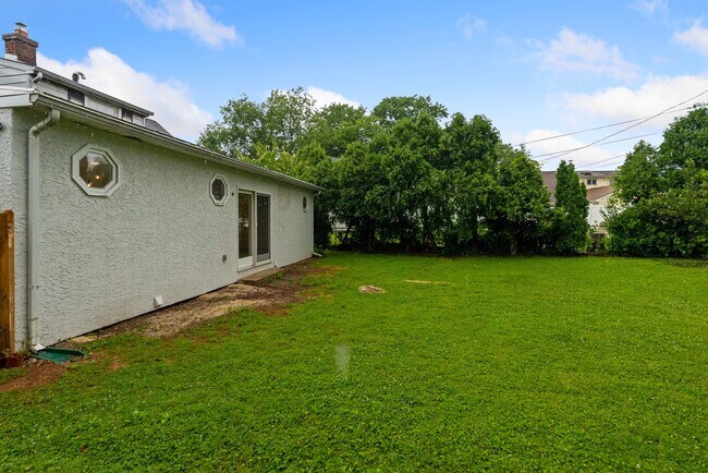 Building Photo - 409 Maiden Ln