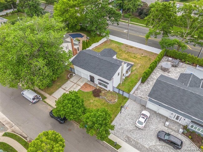 Building Photo - 26 Roseanne Dr